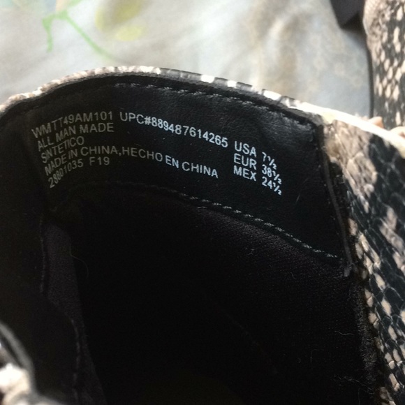 Faux snakeskin unworn ankle boots - Picture 4 of 6